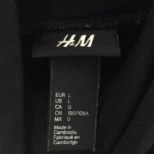 H&M Sweaters - H&M Pullover Sweater H&M Sweaters - H&M Pullover Sweater